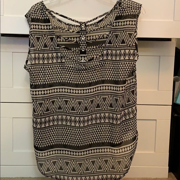 Top - Picture 2 of 2